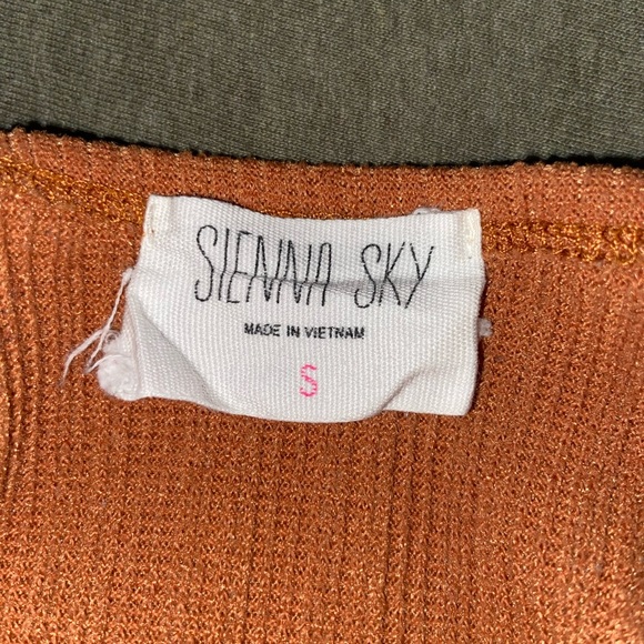 Orange Button-Down Ribbed Tank Top - Picture 3 of 4